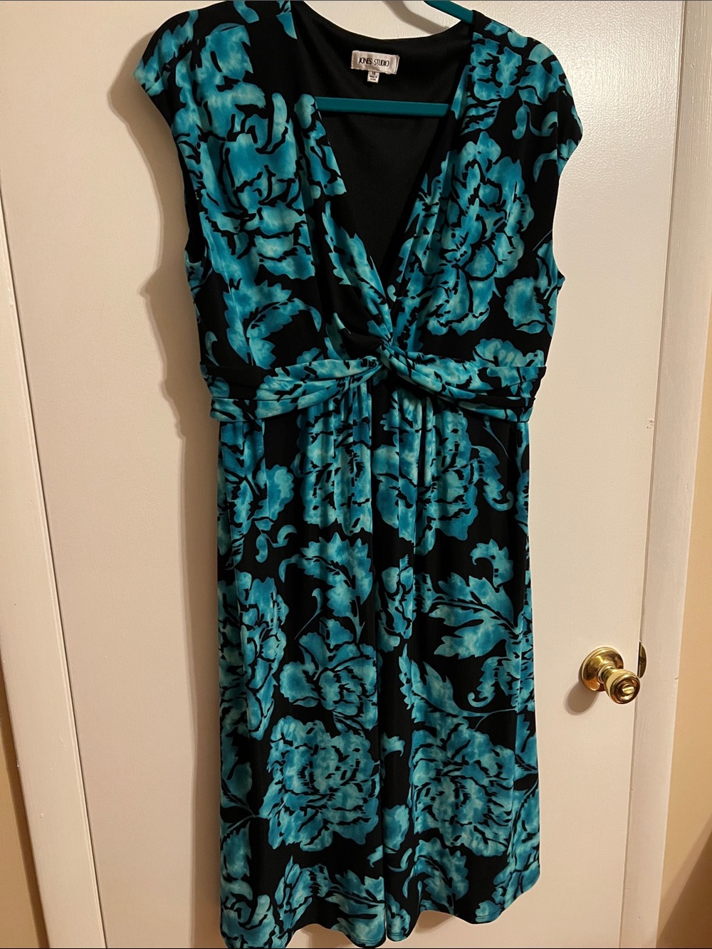 Jones Studio Teal Floral Twist-Front Midi Dress on Black